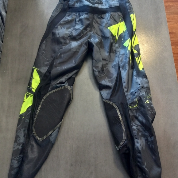 Fly Racing Kinetic Outlaw Motorcross Pants Black/Neon Green Mens Size 34 Nwt - Picture 9 of 11
